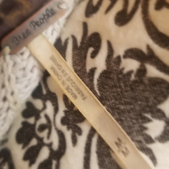 Free People low cut bell sleeve sweater - Picture 5 of 5